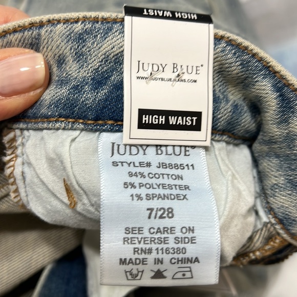 NWT Judy Blue high and waist light blue distressed jeans. NWT size 7/28 - Picture 10 of 10